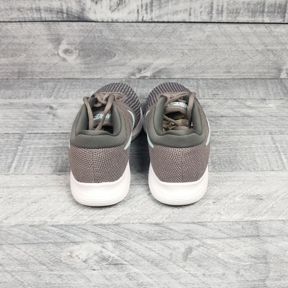 New Nike Revolution 4 - Picture 3 of 7